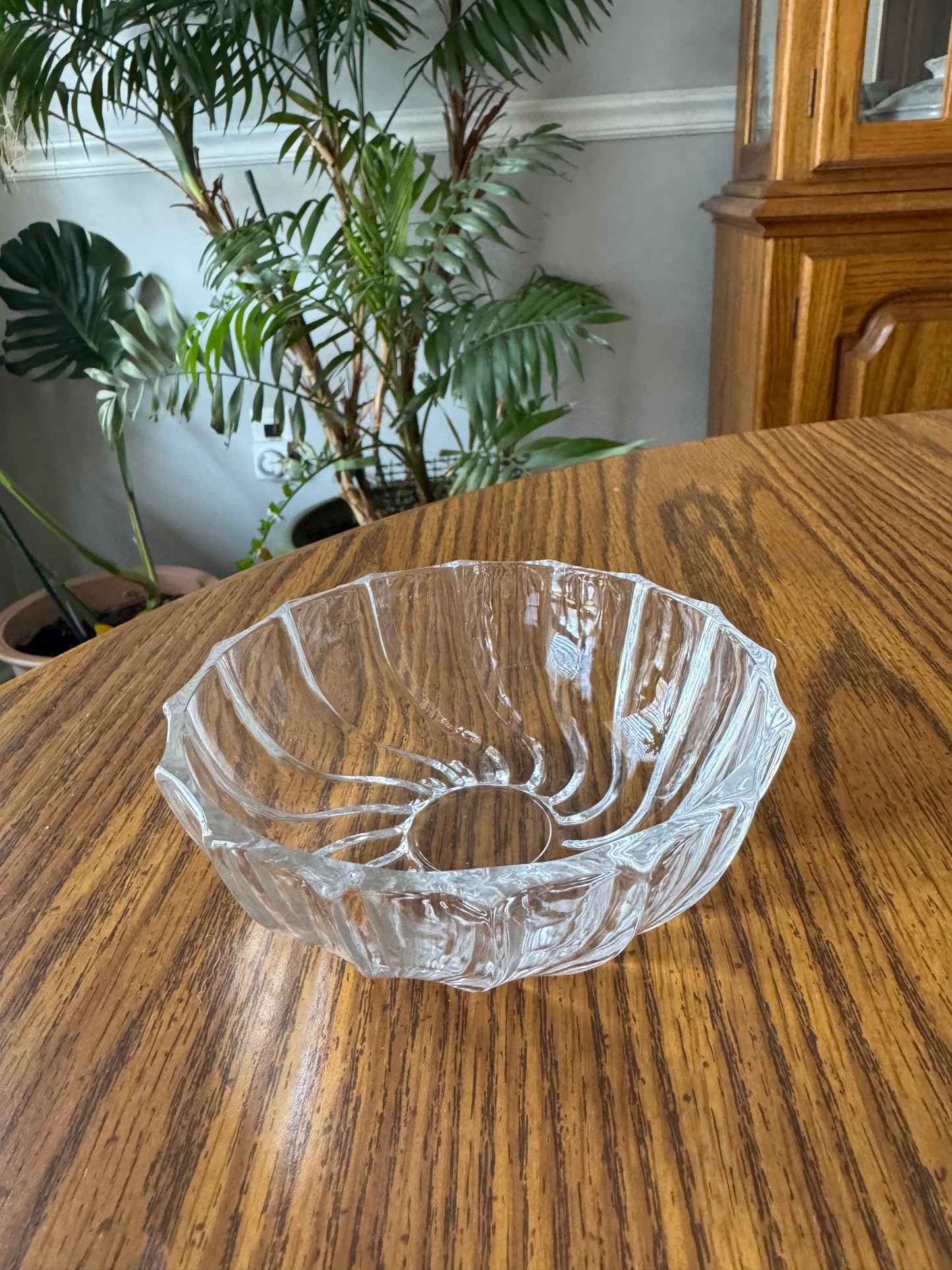 The Swirl Glass Cat Bowl