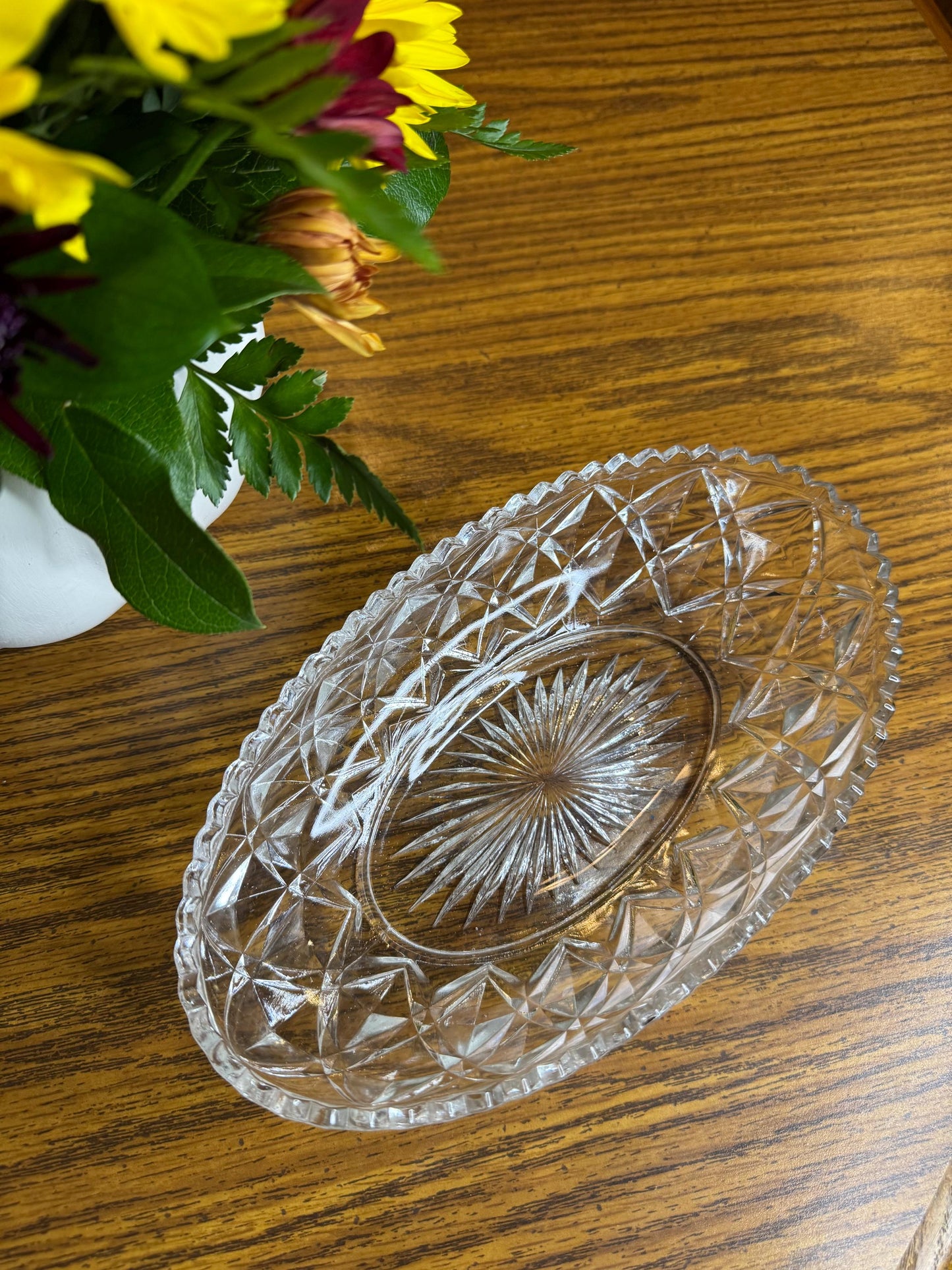 The Shallow Oval Glass Cat Dish