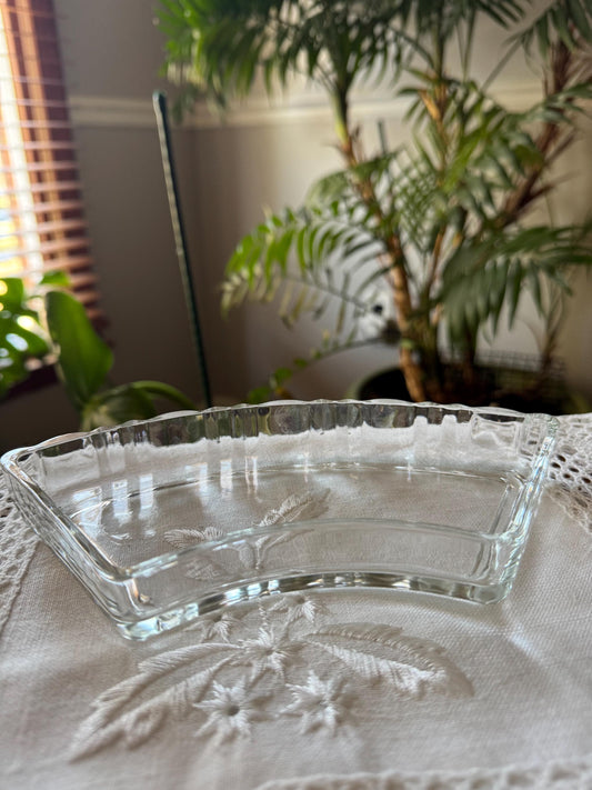 The Curvy Glass Cat Dish with Raised Edges
